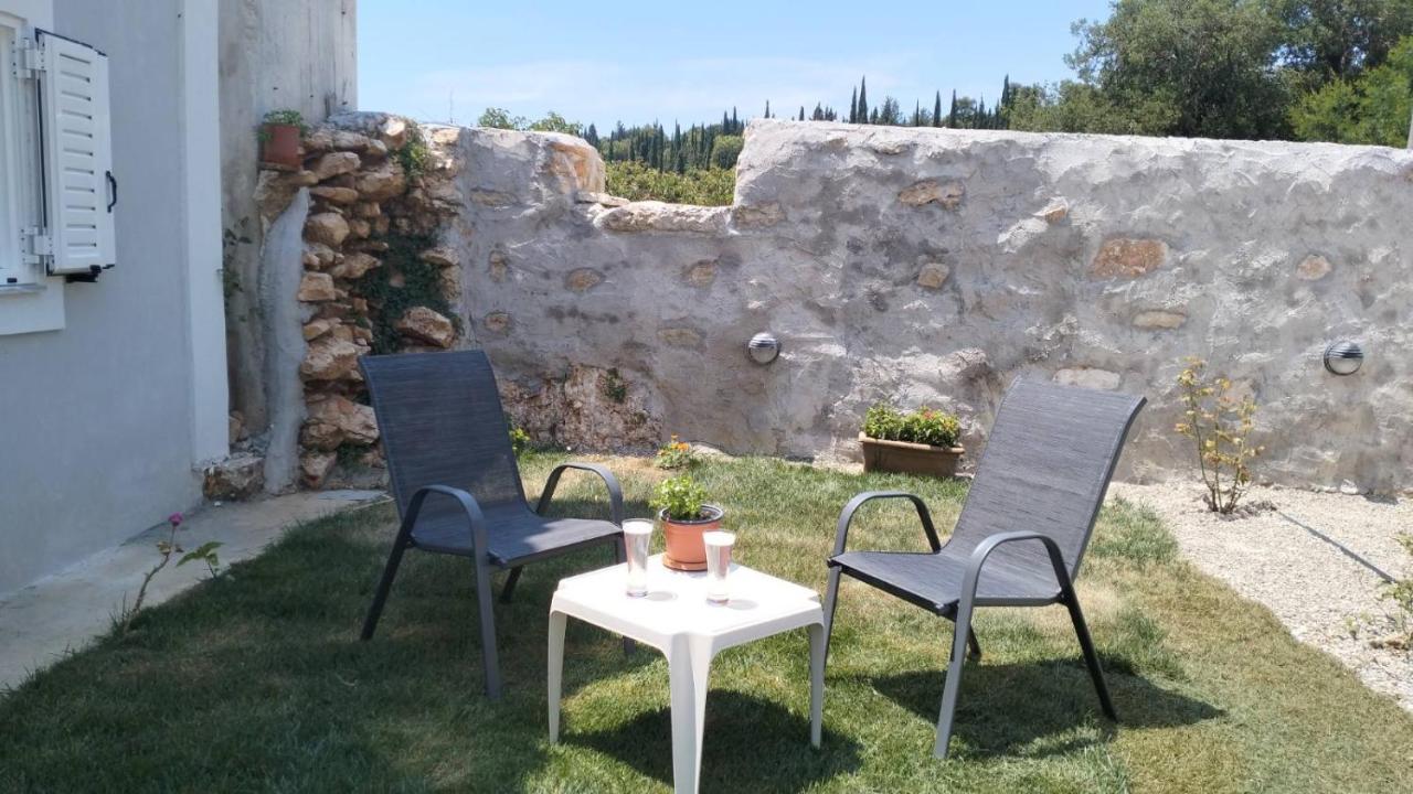 Vikou House Villa Yírion Exterior foto